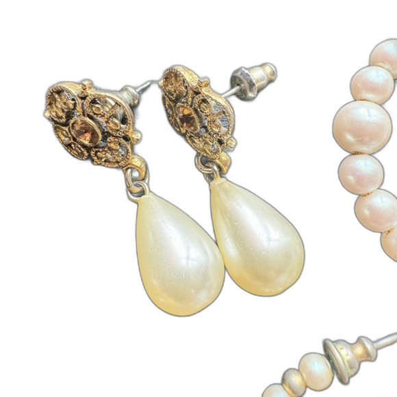 9 Pair of Earrings Lot Mixed of Faux Pearl and Mother of Pearl Pierced - Picture 6 of 9